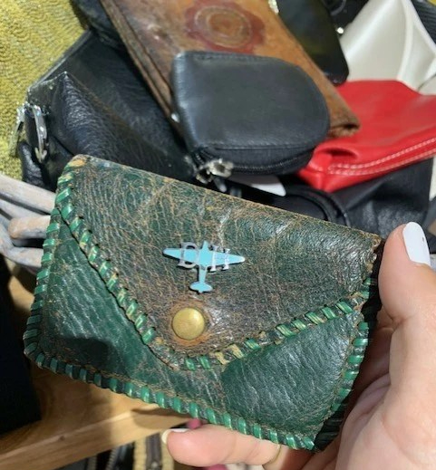 de havilland lapel badge D H plane pin